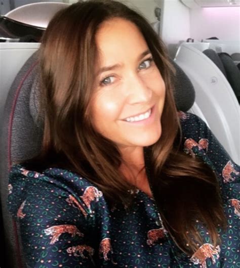 Lisa Snowdon strips COMPLETELY naked in bizarre selfie